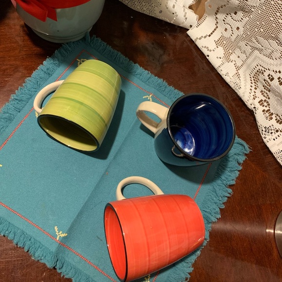 ✨⚡️💥Gibson Home China 4.25" Stoneware Coffee Mugs Set of 3 Red Green Blue Swirl - Picture 4 of 6